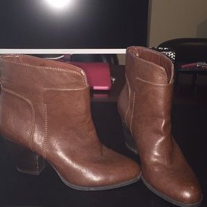 ⭐️⭐️⭐️Nine West Brown Booties